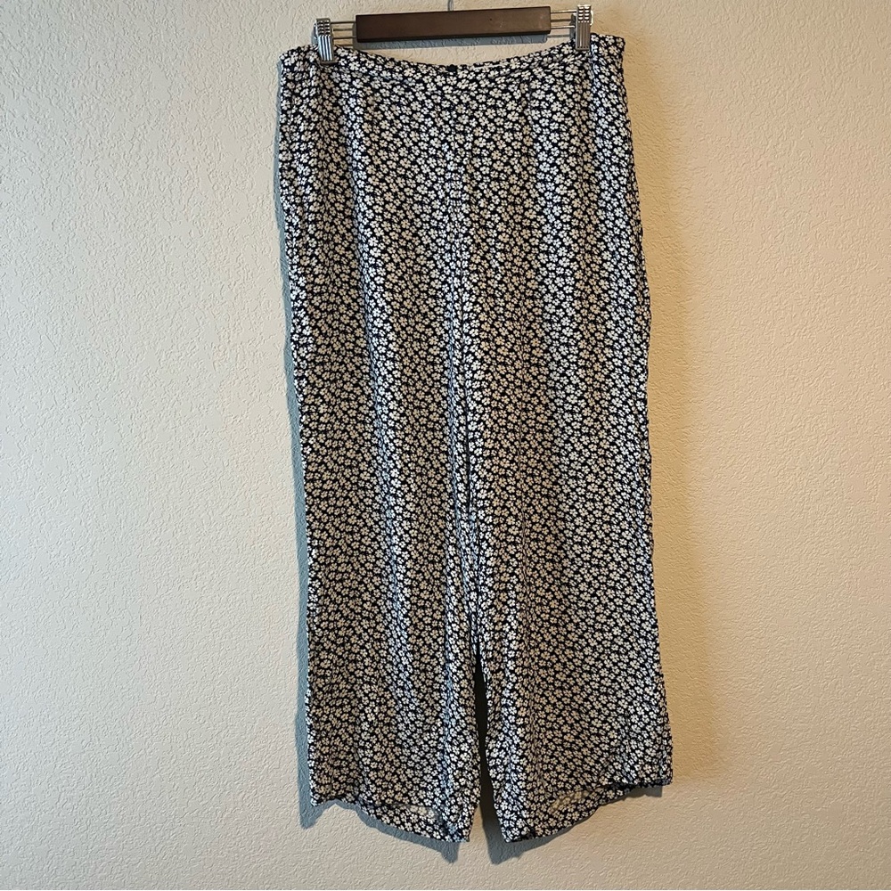 Reformation Coco Quito Navy and White Ditsy Floral Wide Leg Crepe Pants SZ 12 - Picture 3 of 7